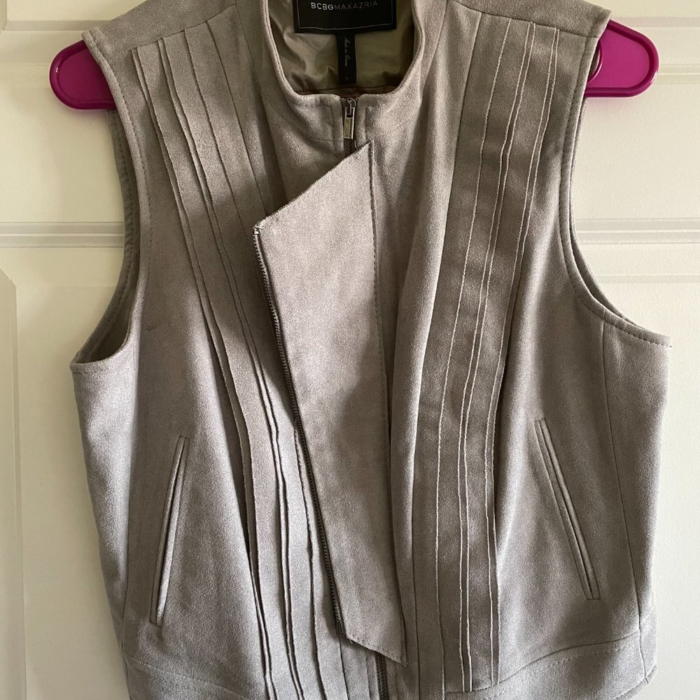 BCBG Max Azria Suede tan zip up Vest like new